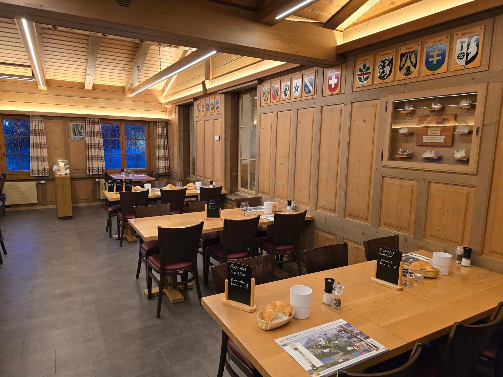 Gasthof Hirschen In Wilderswil Bagian luar foto