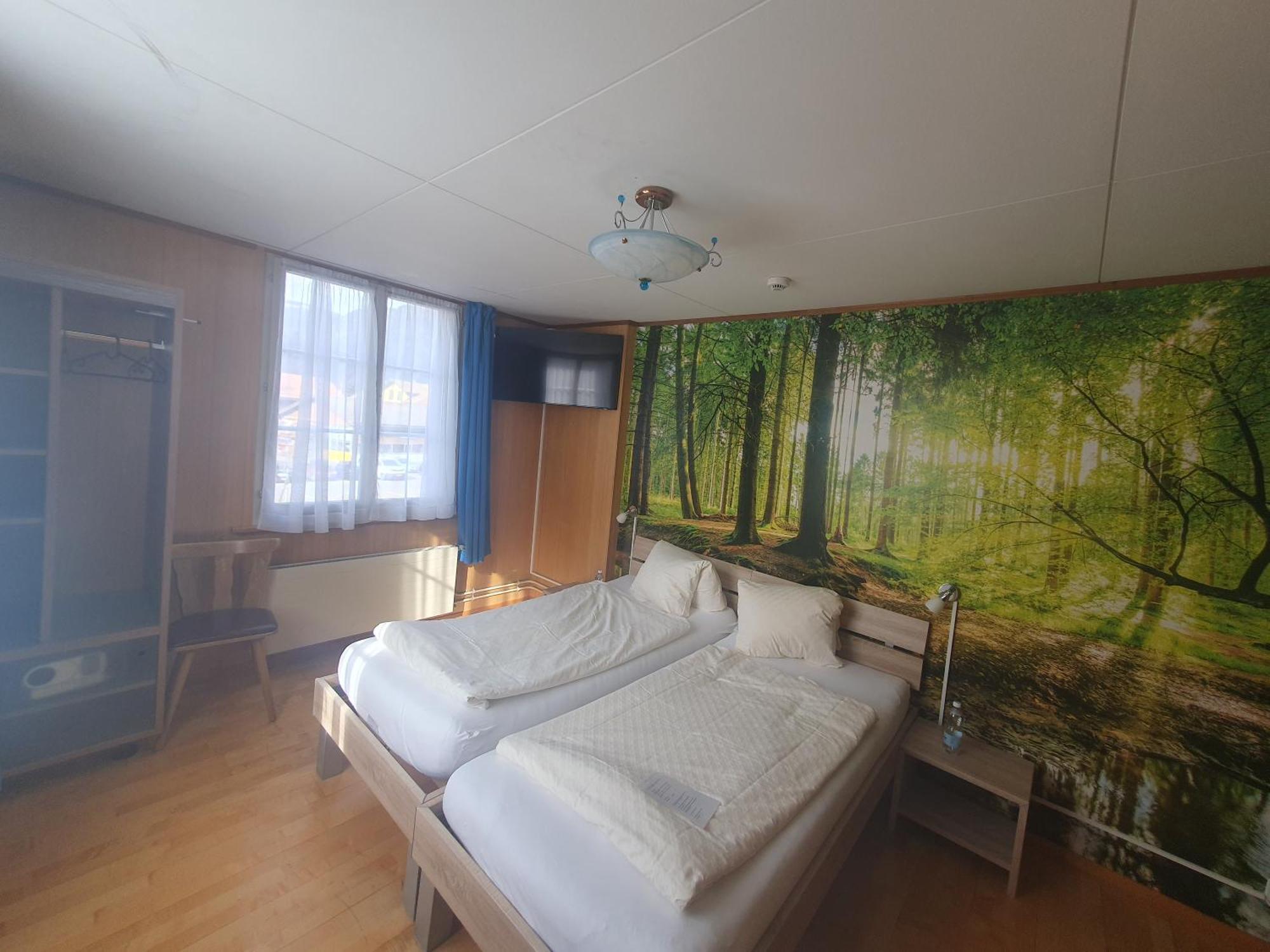 Gasthof Hirschen In Wilderswil Ruang foto