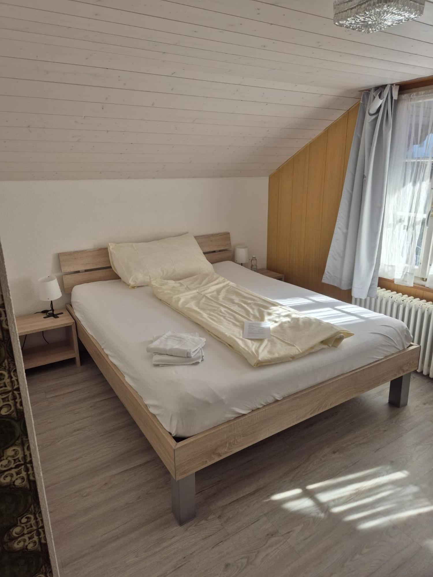 Gasthof Hirschen In Wilderswil Ruang foto